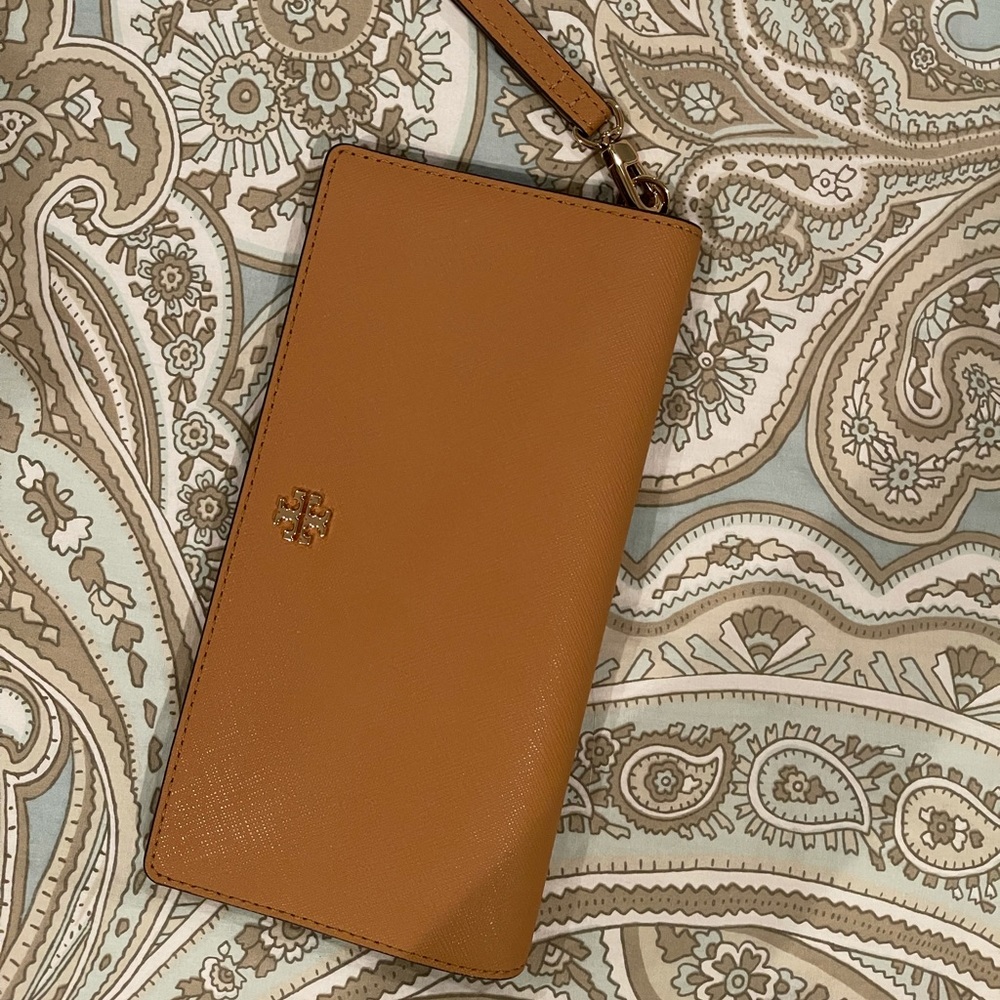 Tory Burch tan wallet